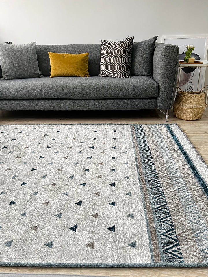 Tapis triangulaire bleu gris blanc cassé