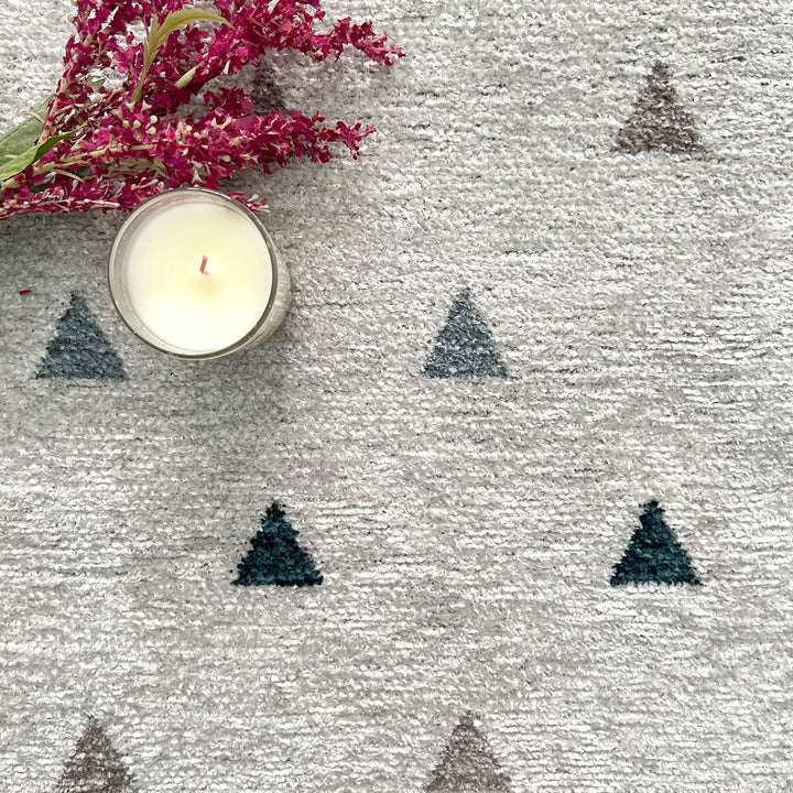 Tapis triangulaire bleu gris blanc cassé