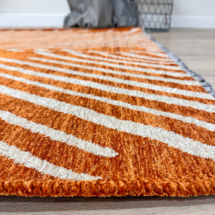 Tapis tissé lavable géométrique orange brûlé et crème